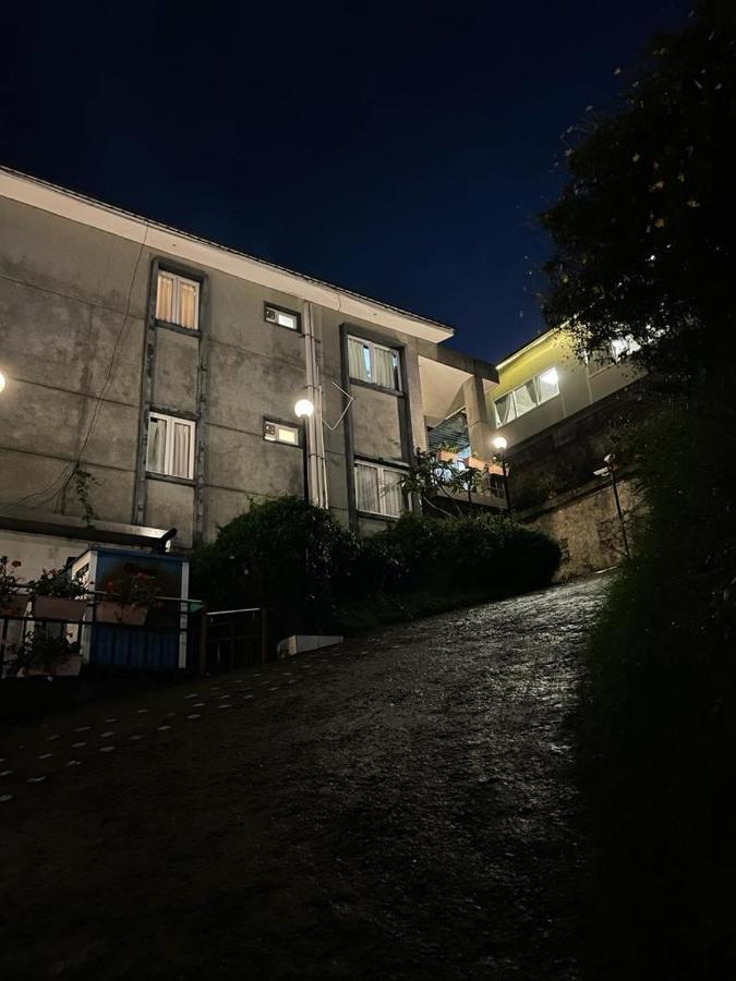 Cherry Blossom Homestay Кодайканал Экстерьер фото
