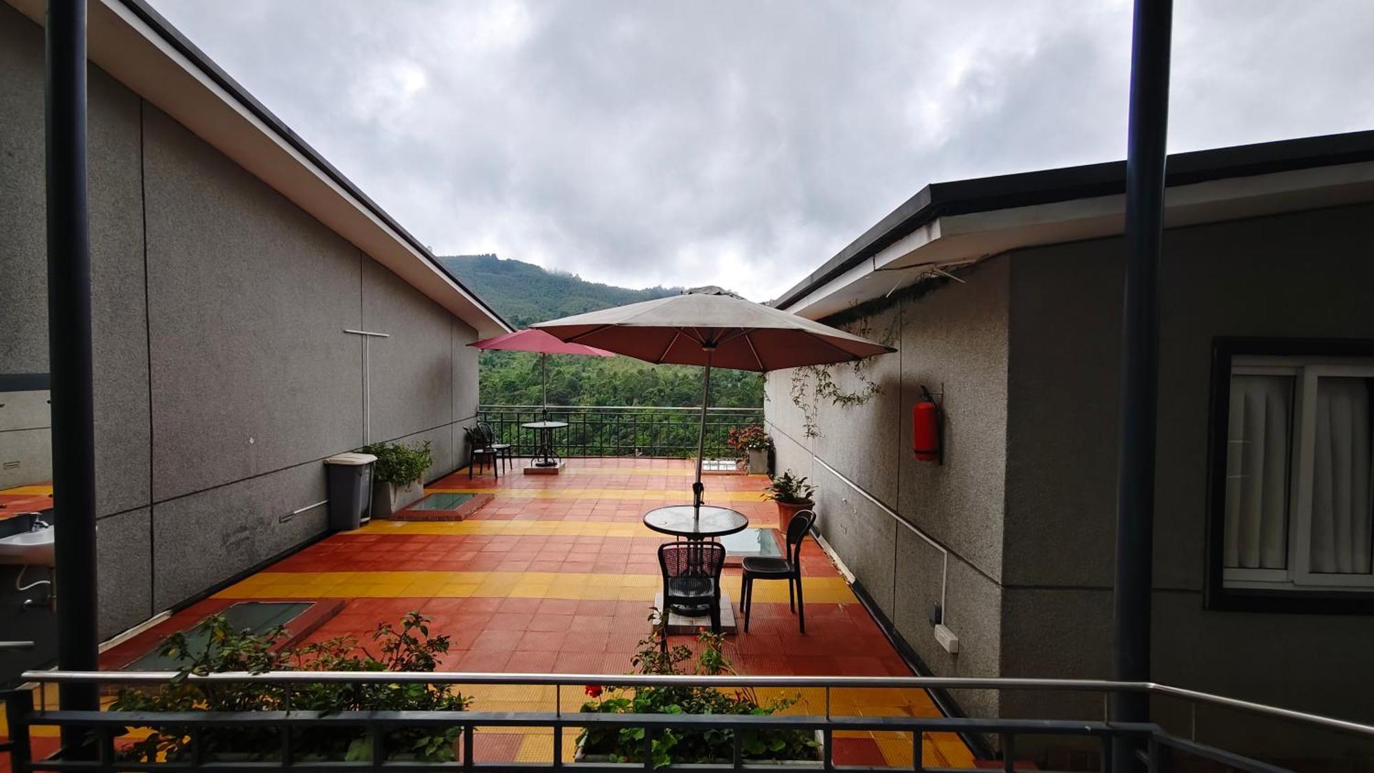 Cherry Blossom Homestay Кодайканал Экстерьер фото